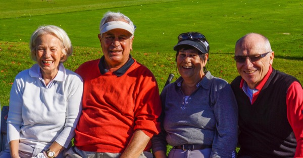 勝ち組富裕層は生活を謳歌・ゴルフを楽しむ高齢者 ©Rainer Sturm / pixelio.de