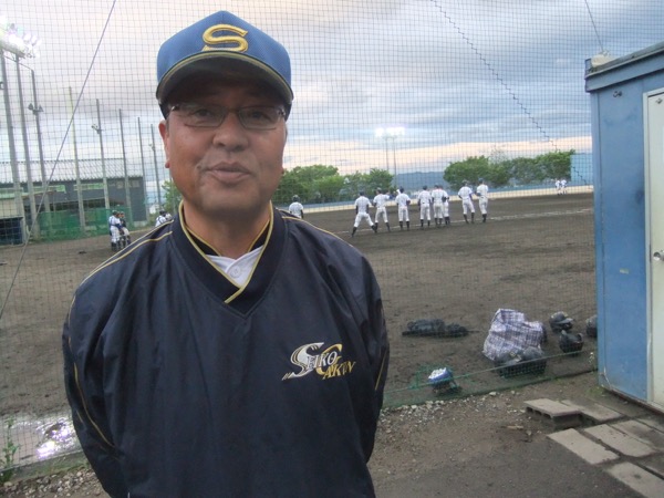 　斎藤智也（さいとう・ともや） 1963年福島県生まれ。仙台大学卒業後の1987年に聖光学院高校へ赴任し、野球部部長を経て1999年9月に監督就任。2001年夏、同校を初の甲子園出場に導いた。2008年夏には県勢33年ぶりの甲子園ベスト8。2007年から戦後最長となる9年連続夏の甲子園出場を果たした。保健体育科教諭。教え子に歳内宏明（阪神）、横山貴明（楽天）