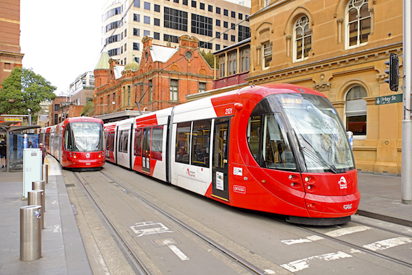 シドニーの街を走るLRT（次世代型路面電車）。世界中の街でLRTが増えつつある