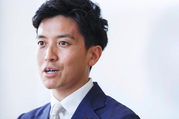 史明 小林