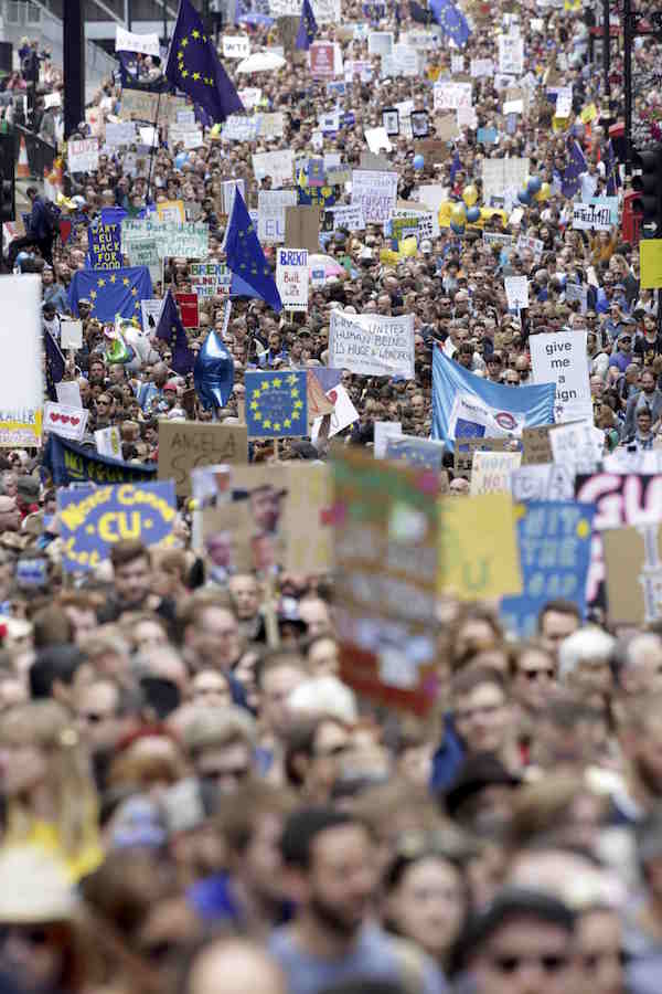 今年7月、イギリスではEU残留を訴える大規模デモが起きた。photo by REUTERS/Paul Hackett (Britain)