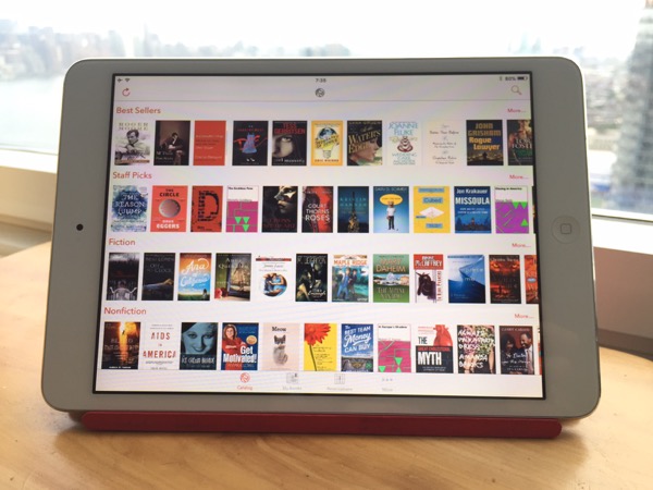 電子書籍アプリ「SimplyE」。30万冊の中から、好きな本をダウンロードし、最長2週間借りることができる。