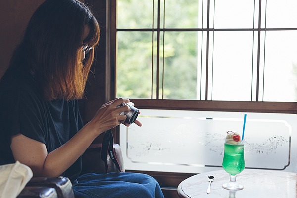 人気インスタグラマーが あえて デジカメ を使う理由