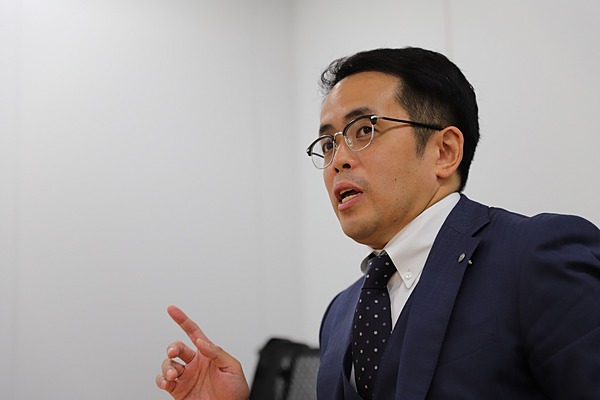フラットな社風 が組織を滅ぼす リーダーの 勘違い がわかる 3つの質問 とは