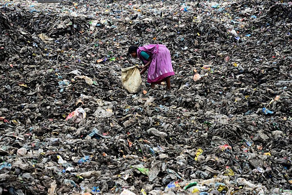 教養 今こそ学ぶ プラスチック器時代 150年物語