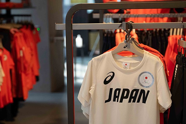 アシックス ナイキ席巻に慌てなかった三つの理由