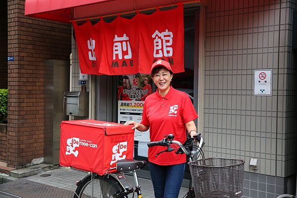 出前館 会長 急伸デリバリー トップ自ら配達員を務める