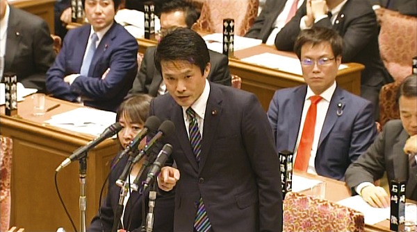 異例 なぜ今 野党議員の映画 に注目が集まるのか