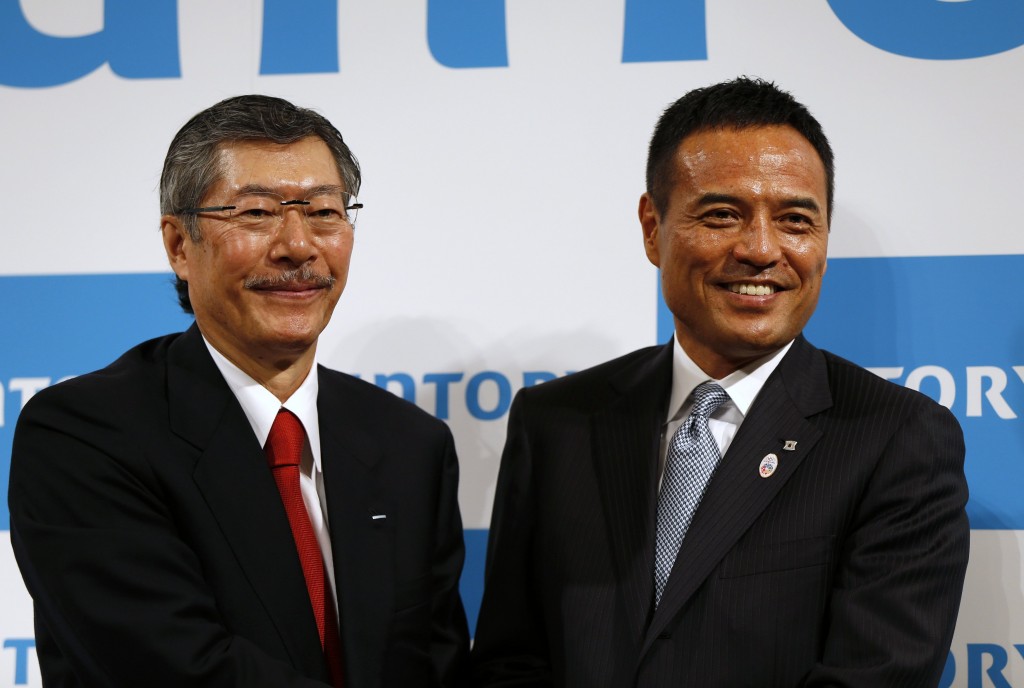 Suntory Holdings Ltd's next president Takeshi Niinami poses for a photo with current Suntory president and chairman Nobutada Saji, during a news conference in Tokyo