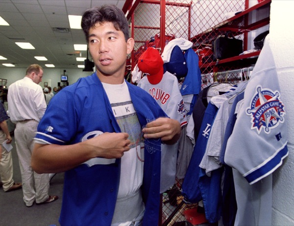 1995年に野茂英雄がドジャースに移籍した当時、プロ野球と大リーグの売上はほぼ同じだった。だがその後、大きな差がついた（写真：ロイター/アフロ）