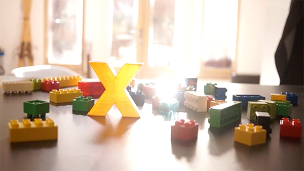 レゴで作った「X」をもとに、3Dプリンターで出力した結果