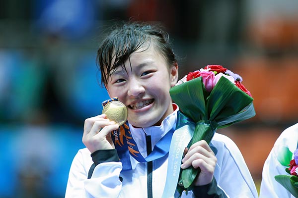 登坂絵莉（とうさかえり） 1993年生まれ。女子48キロ級。至学館高校時代に全国高校女子選手権を2連覇。2012年世界選手権に初出場して準優勝すると、2013年から同大会を2連覇している。常に仕掛け続ける攻撃的スタイルが持ち味（写真：保高幸子/アフロ） 
