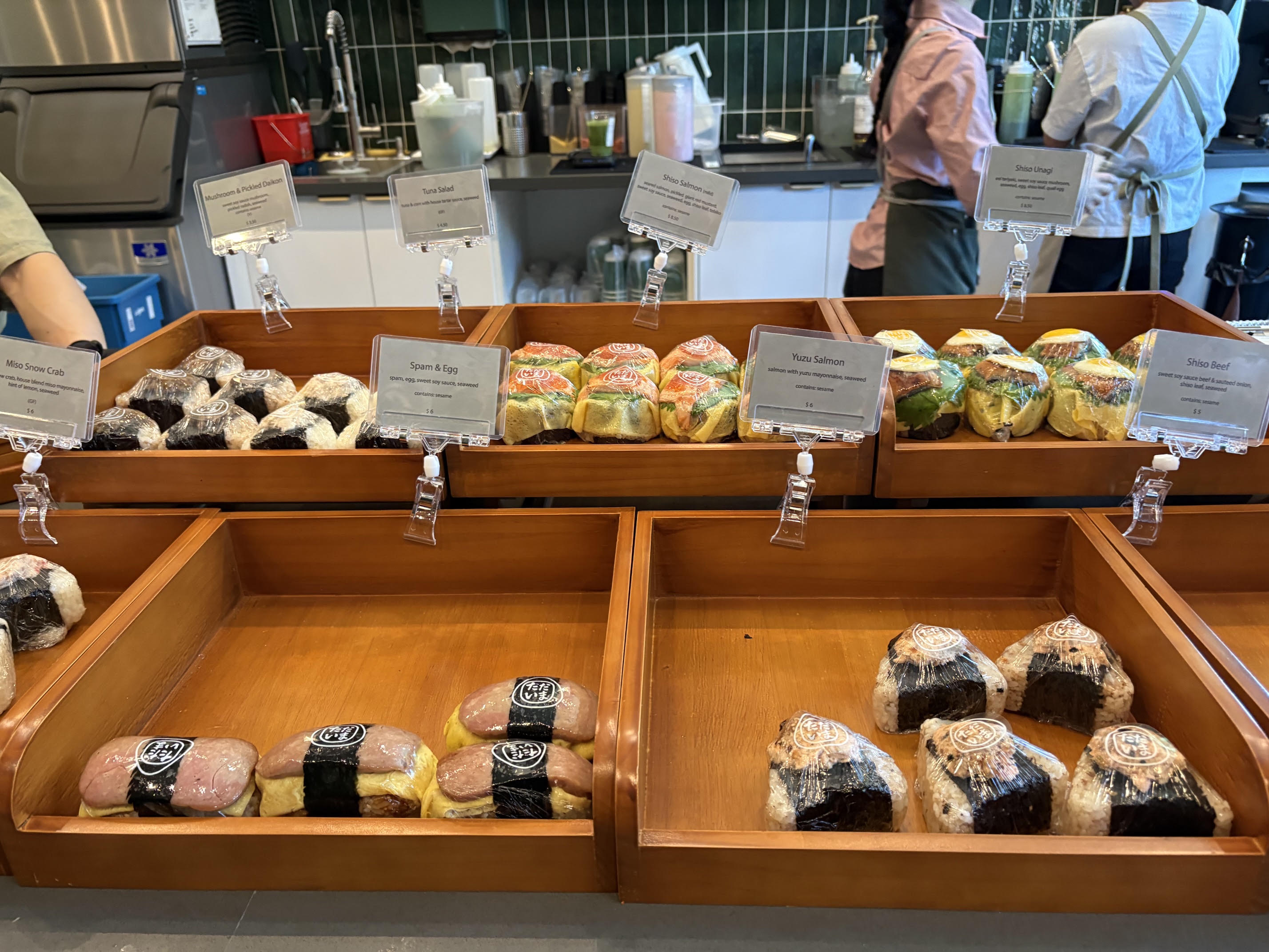 おむすびさん　専用 おむすび1個1,000円超”でも毎日行列‐日本食が海外市場を掴む為の