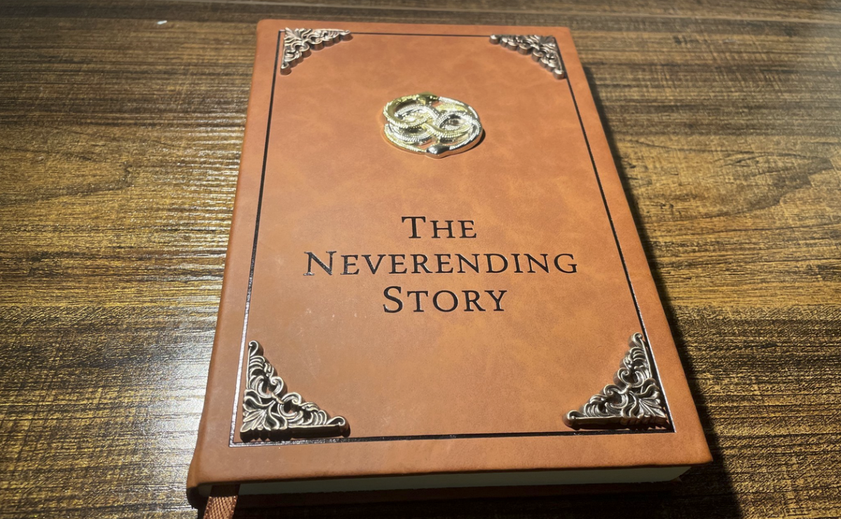 海外 送料込み 　ネバーエンディングストーリー　本　小道具 希少 ネバーエンディングストーリー 本 小道具 希少