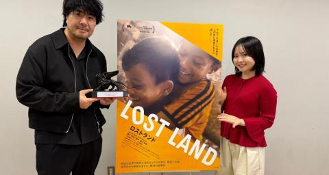 ミニシアター系映画　パンフレット　好きなのを。　洋画　映画 Amazon.co.jp: 映画パンフレット 「お熱いのがお好き（映宣/A4版